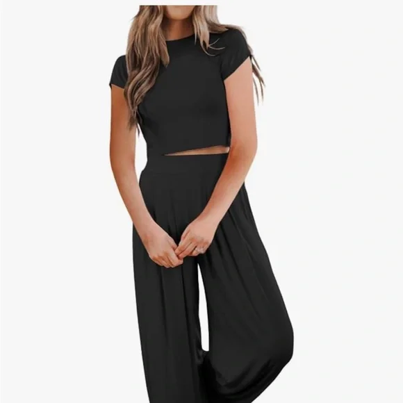 Chic Black Lounge Set with Crop Top and Pants - Picture 2 of 3